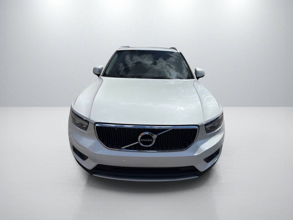 2021 Volvo XC40 Image 2