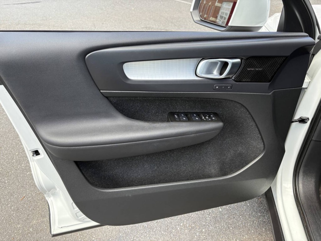 2021 Volvo XC40 Image 9