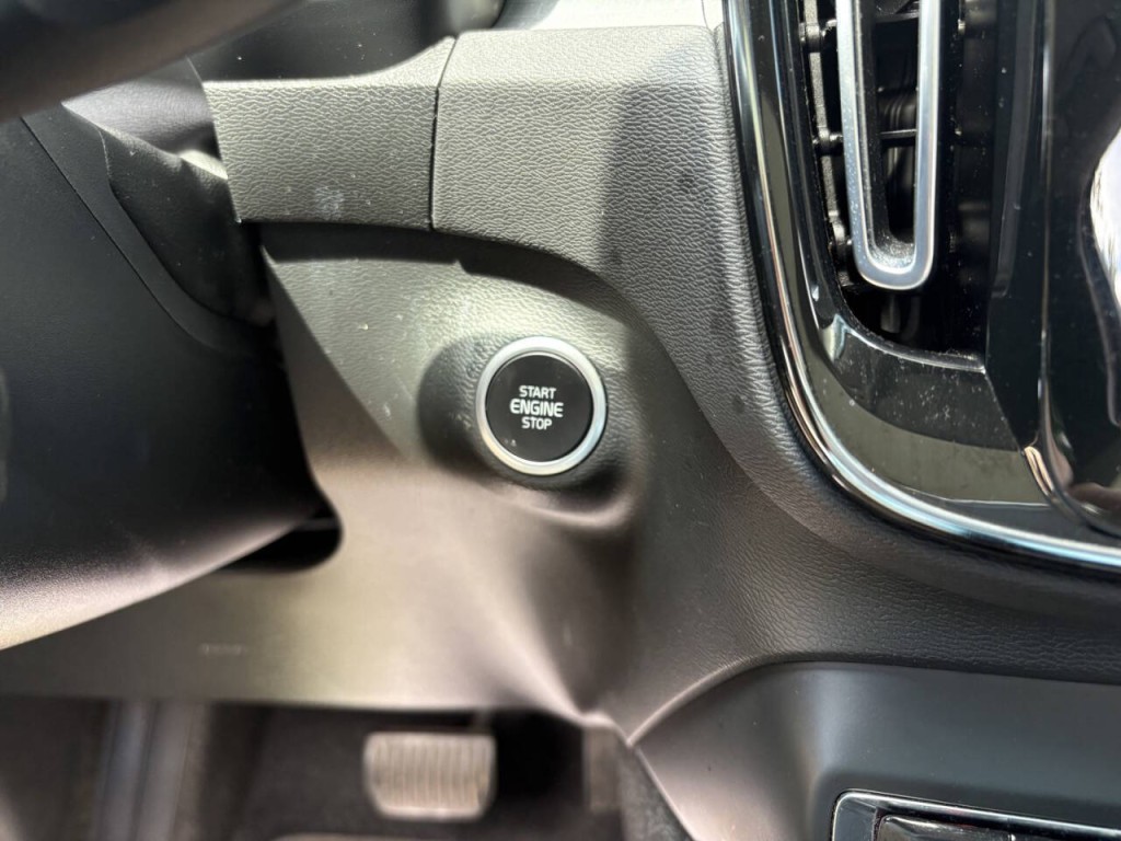 2021 Volvo XC40 Image 16
