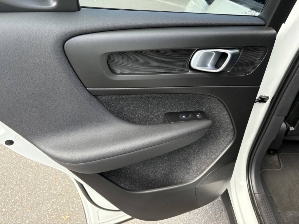 2021 Volvo XC40 Image 24