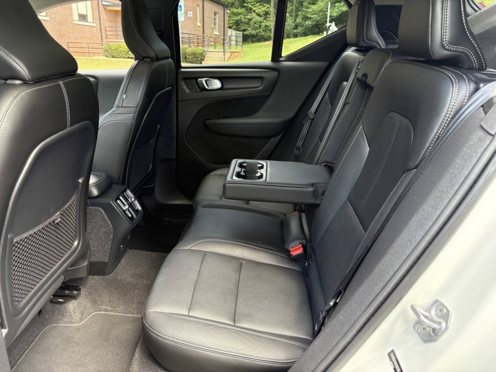 2021 Volvo XC40 Image 25