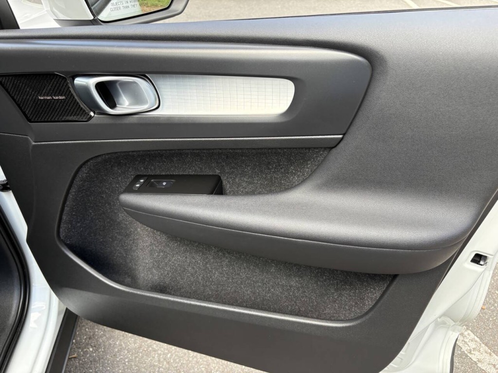 2021 Volvo XC40 Image 28