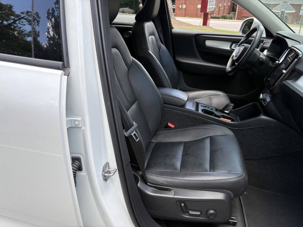 2021 Volvo XC40 Image 29