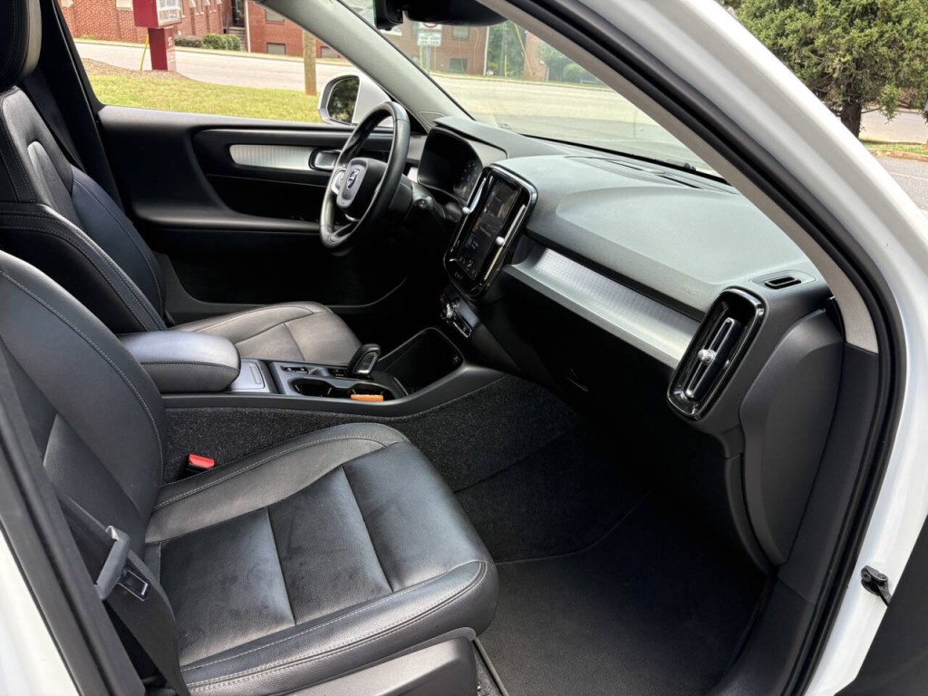2021 Volvo XC40 Image 30