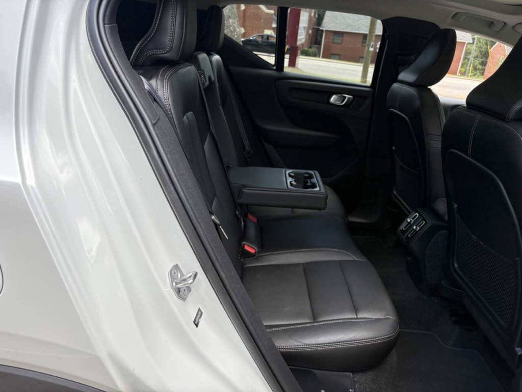 2021 Volvo XC40 Image 32