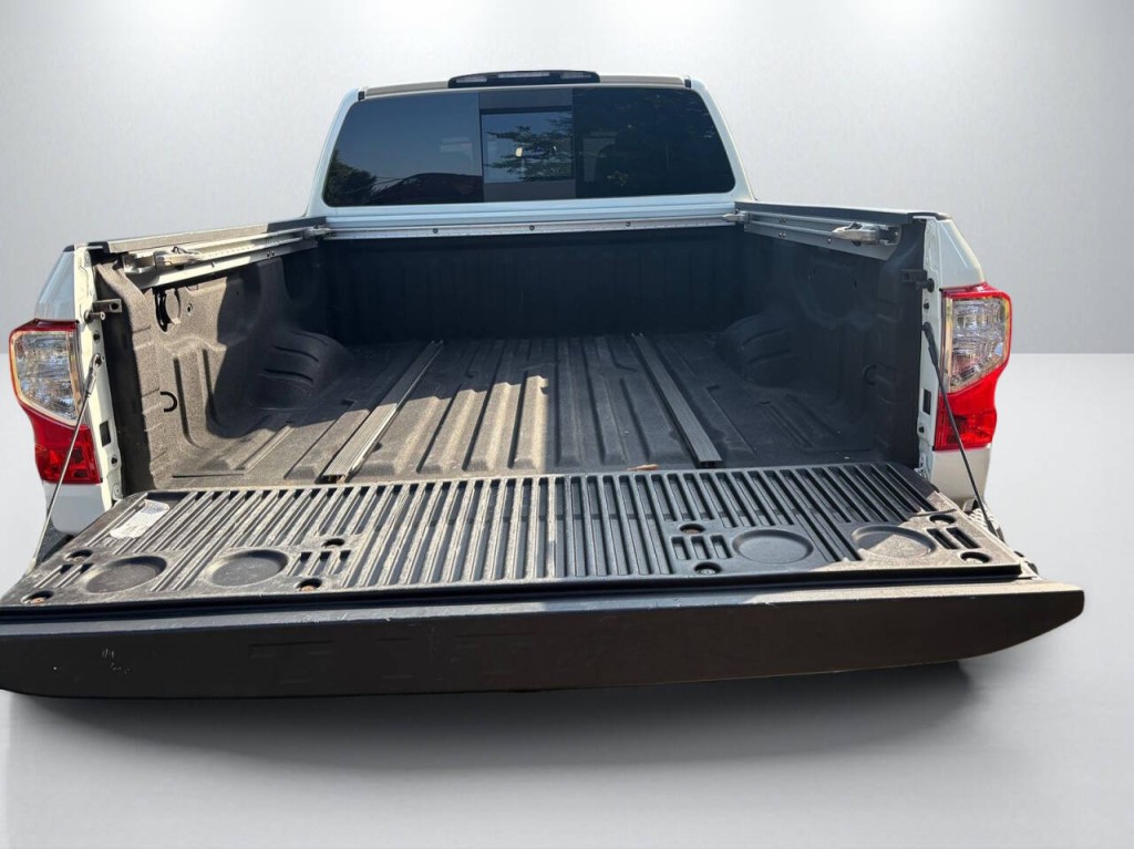 2019 Nissan Titan Image 8