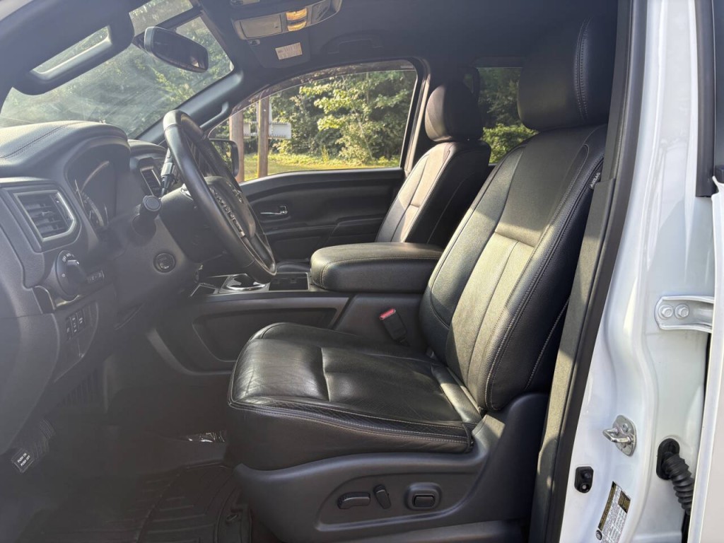 2019 Nissan Titan Image 13