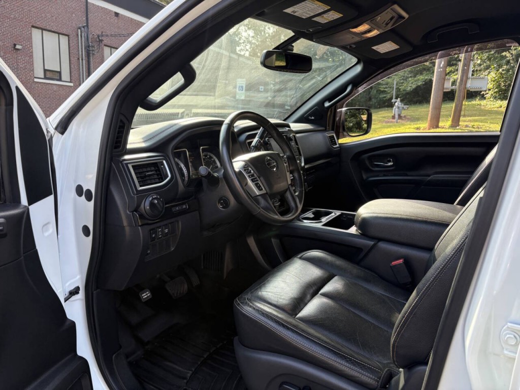 2019 Nissan Titan Image 14