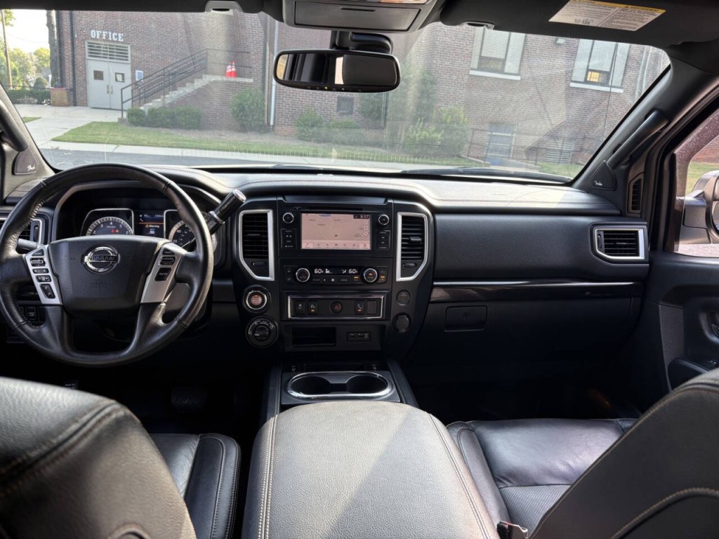 2019 Nissan Titan Image 27