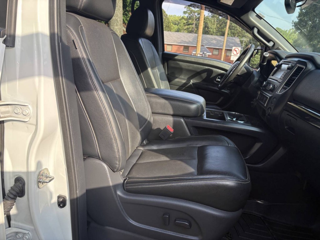 2019 Nissan Titan Image 32