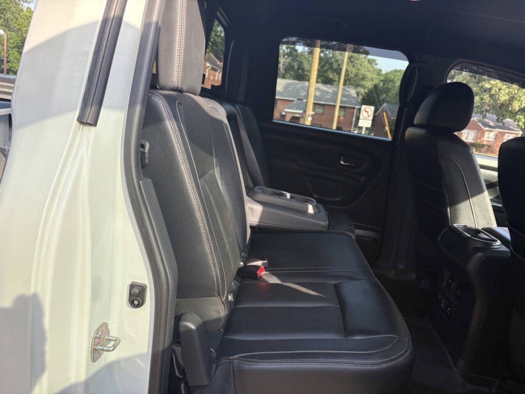 2019 Nissan Titan Image 35