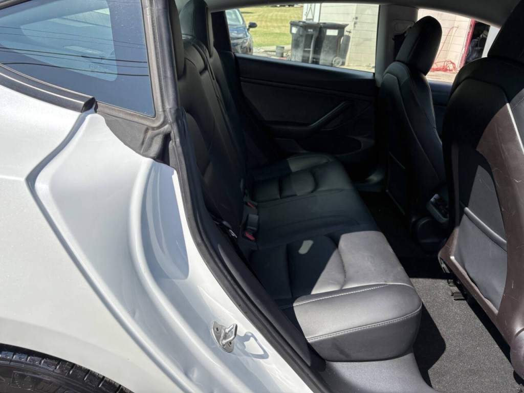 2021 Tesla Model 3 Image 26