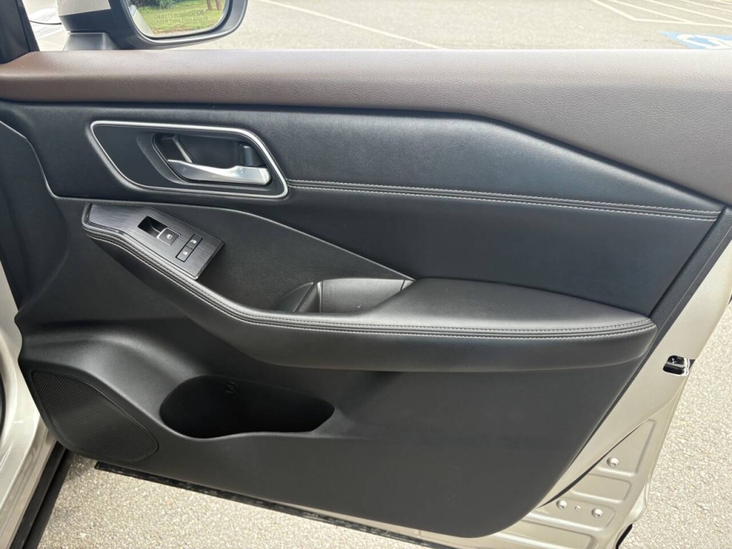 2021 Nissan Rogue Image 32
