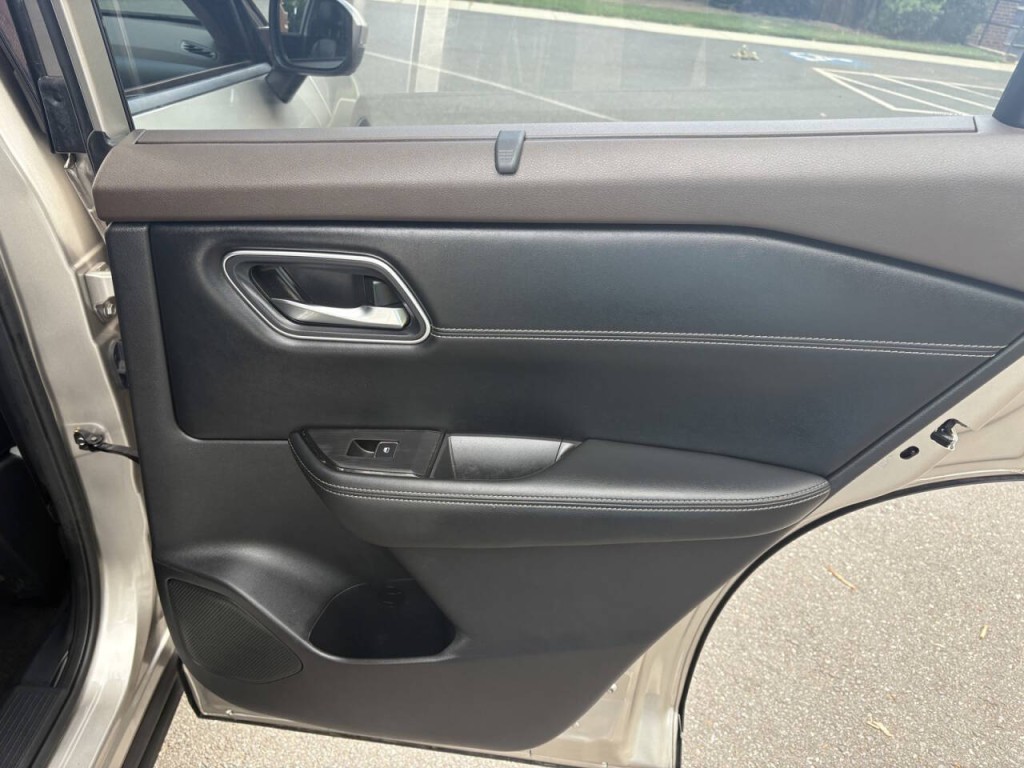 2021 Nissan Rogue Image 35
