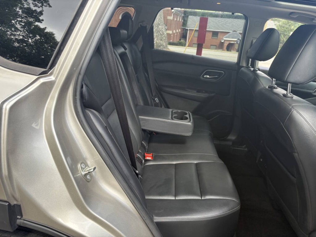 2021 Nissan Rogue Image 36