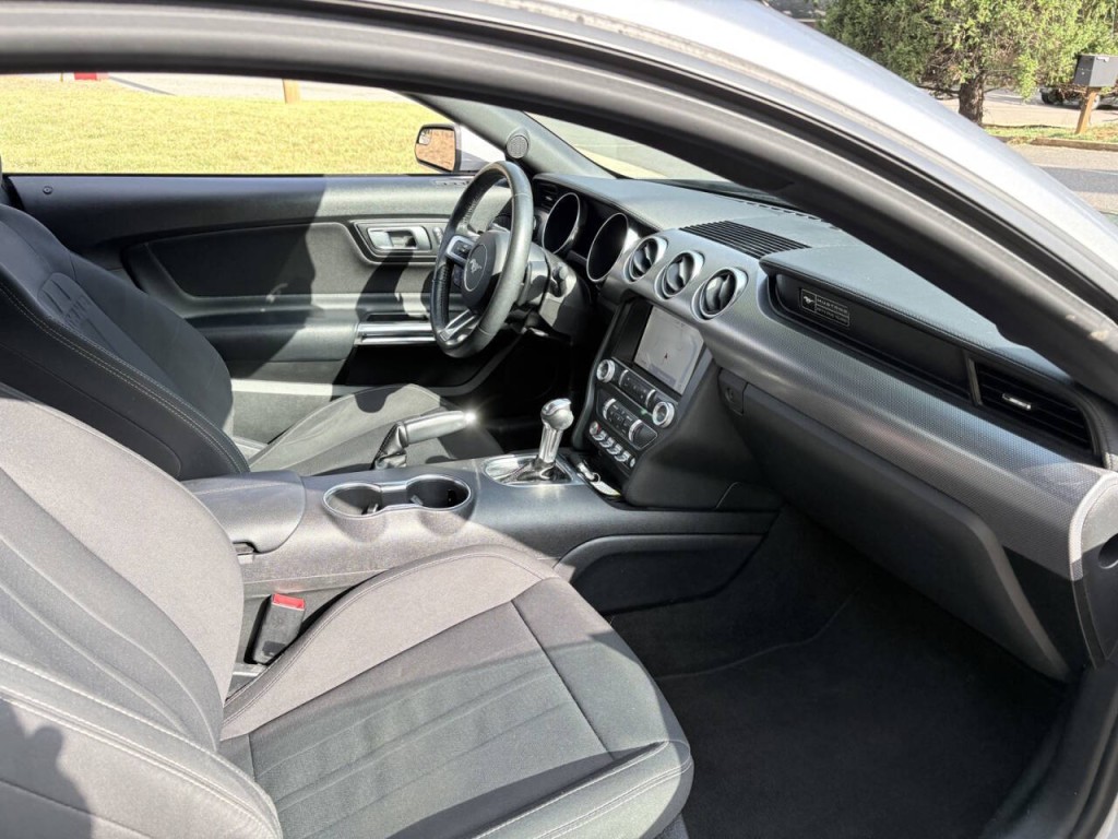 2020 Ford Mustang Image 21