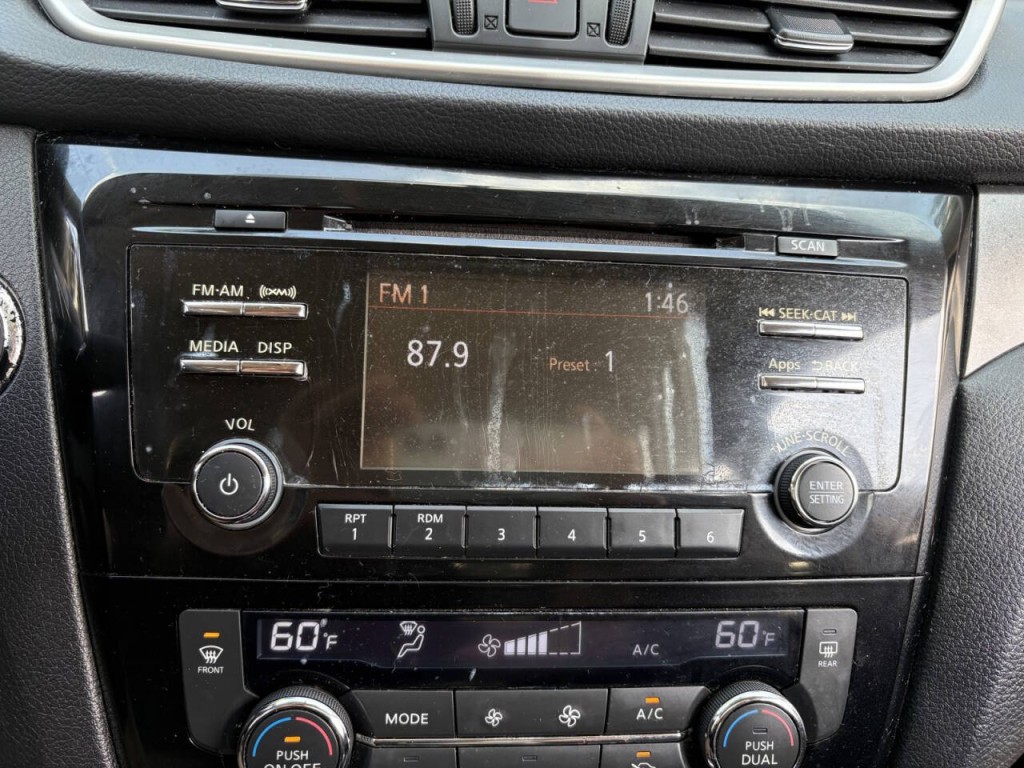 2014 Nissan Rogue Image 16