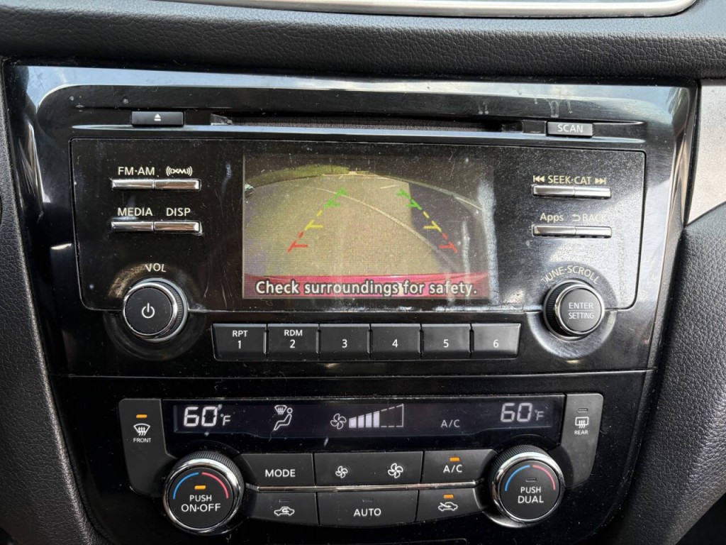 2014 Nissan Rogue Image 17