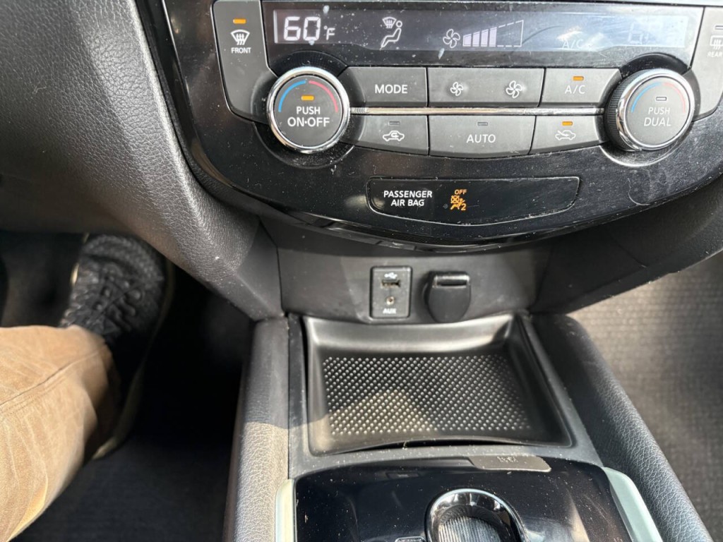 2014 Nissan Rogue Image 18