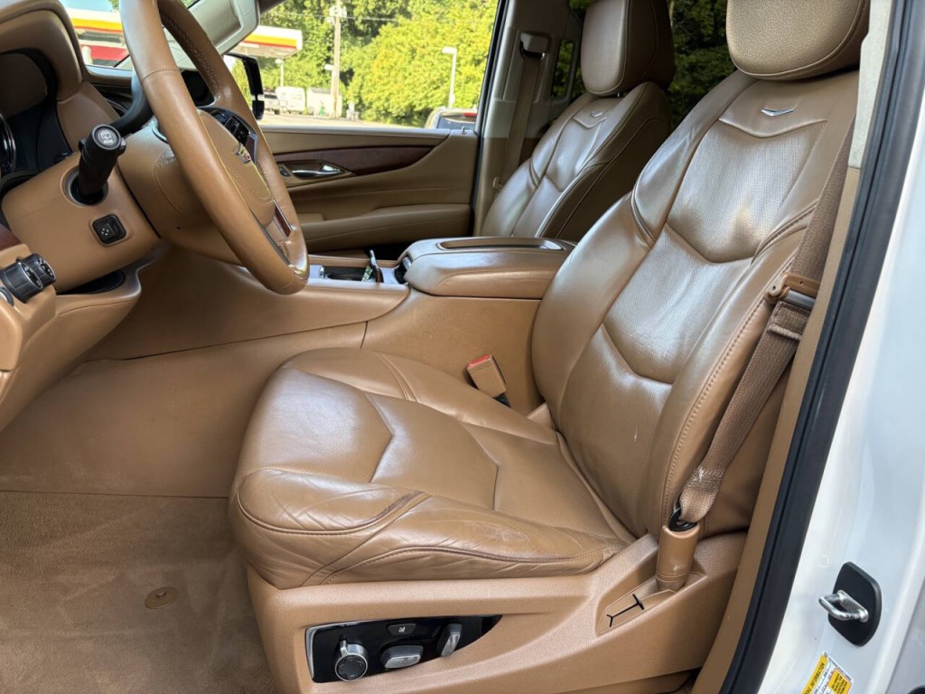 2016 Cadillac Escalade Image 11