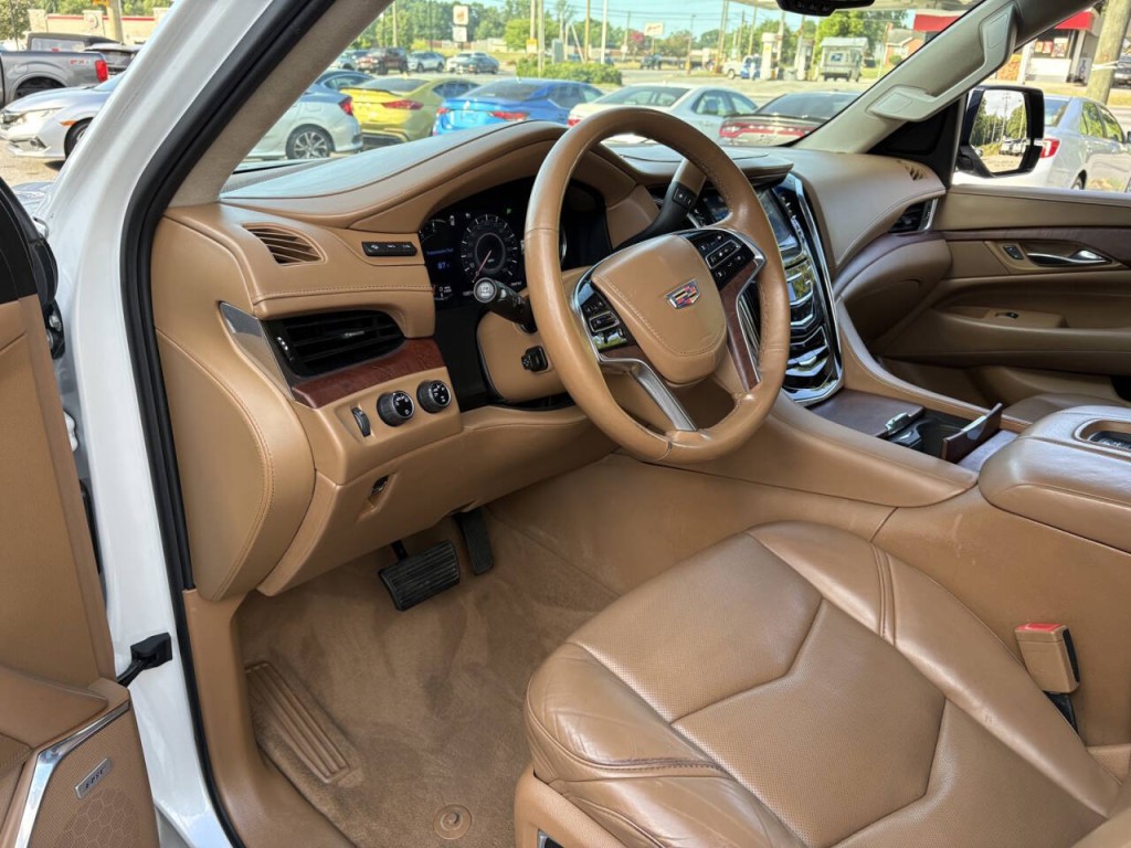 2016 Cadillac Escalade Image 12