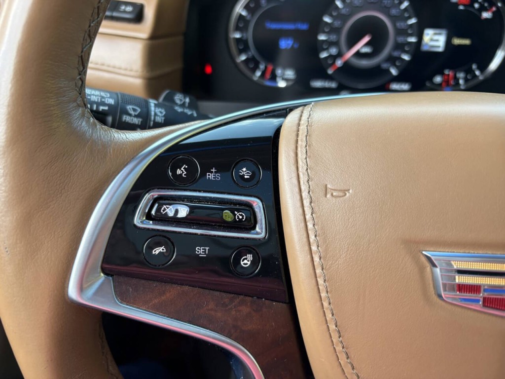 2016 Cadillac Escalade Image 16