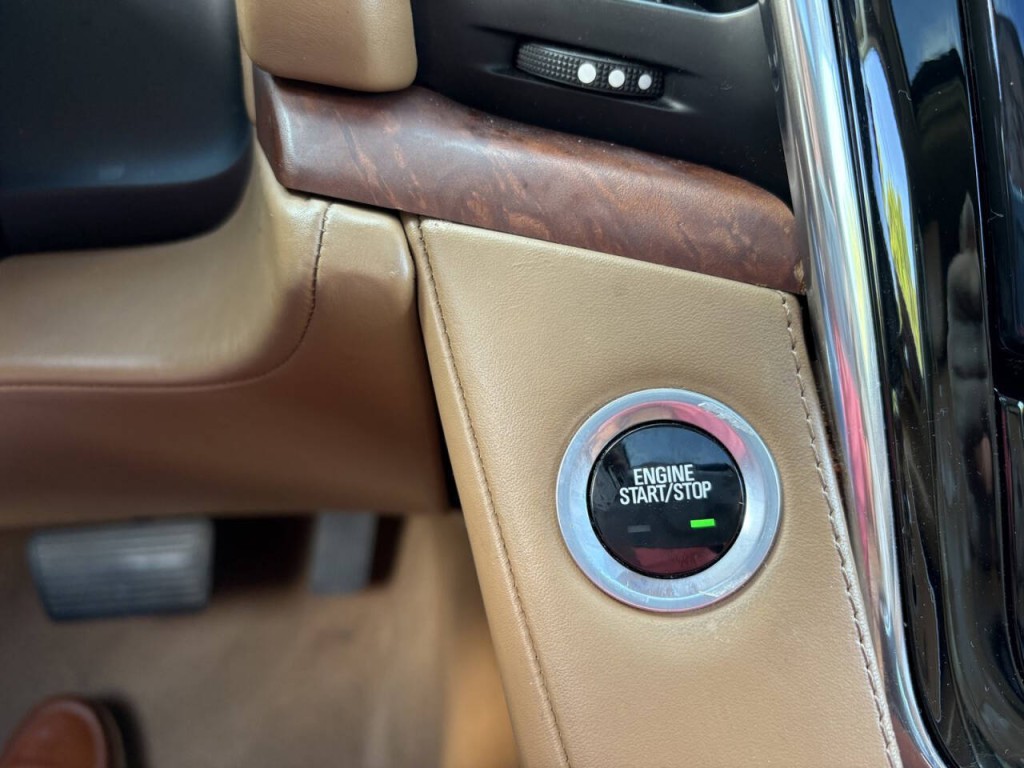 2016 Cadillac Escalade Image 18