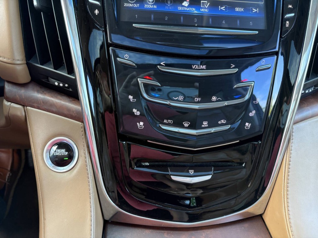 2016 Cadillac Escalade Image 22