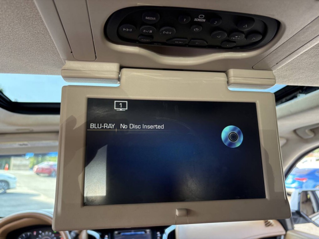 2016 Cadillac Escalade Image 27