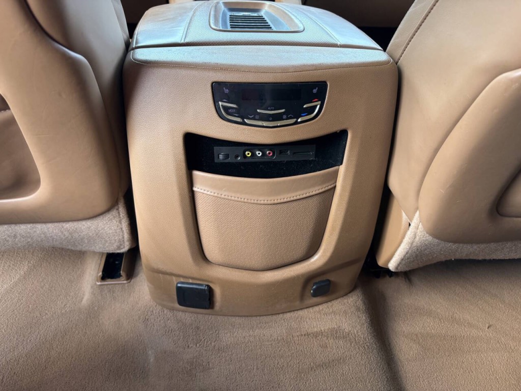 2016 Cadillac Escalade Image 28