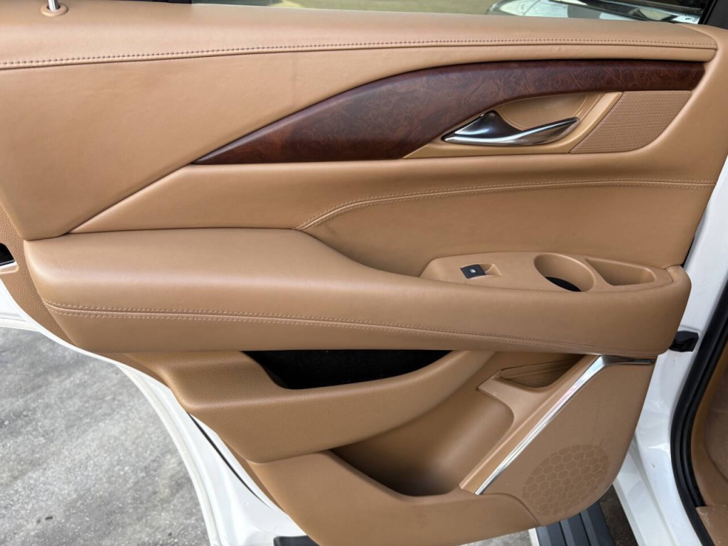 2016 Cadillac Escalade Image 29