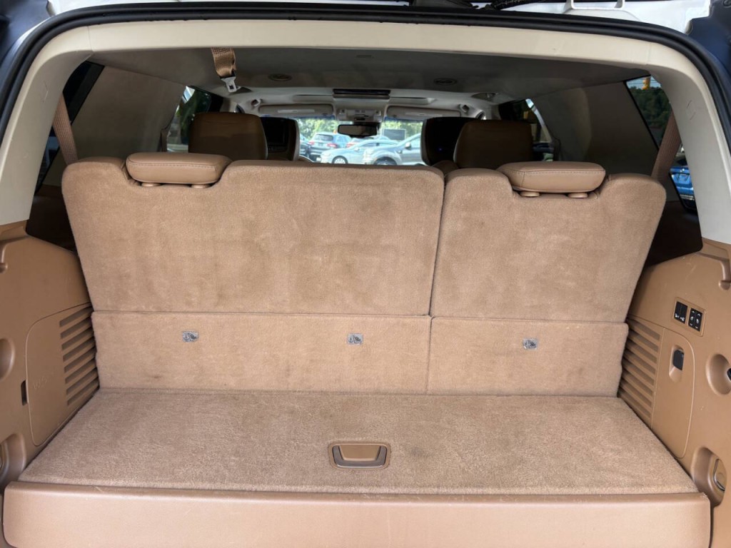 2016 Cadillac Escalade Image 32