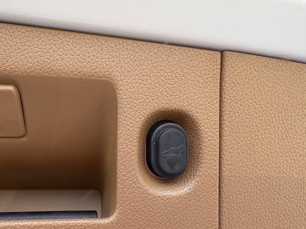 2016 Cadillac Escalade Image 33