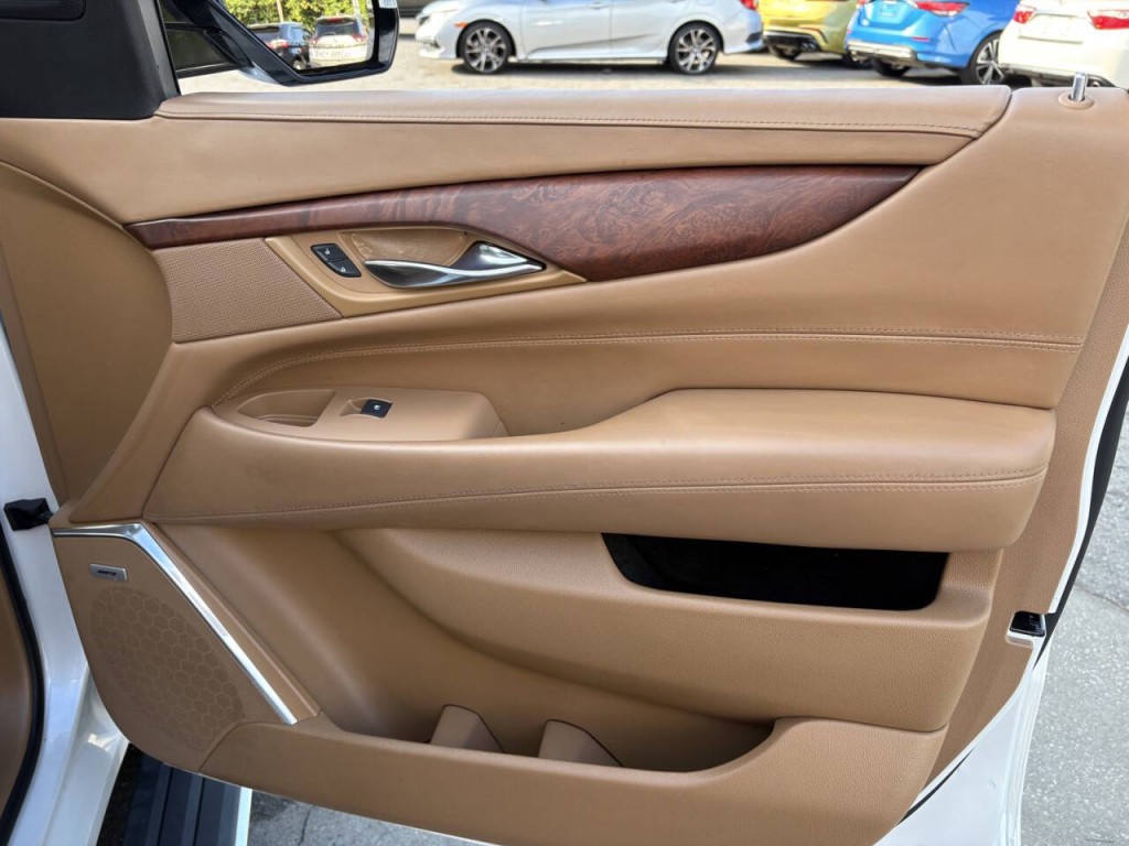 2016 Cadillac Escalade Image 34
