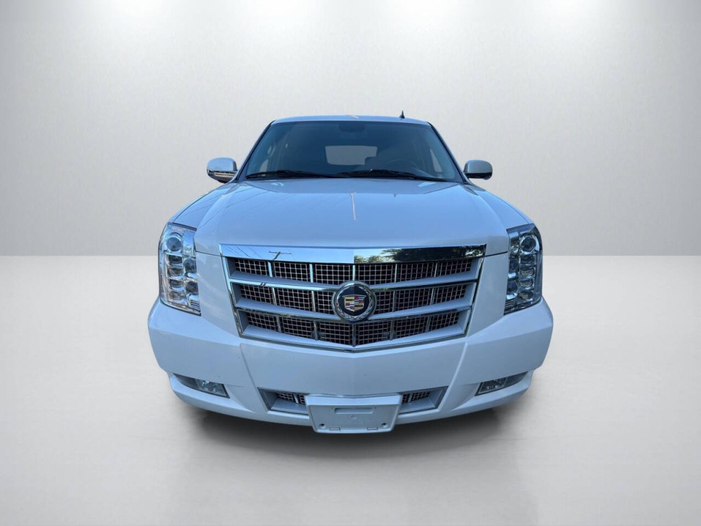 2013 Cadillac Escalade Image 2