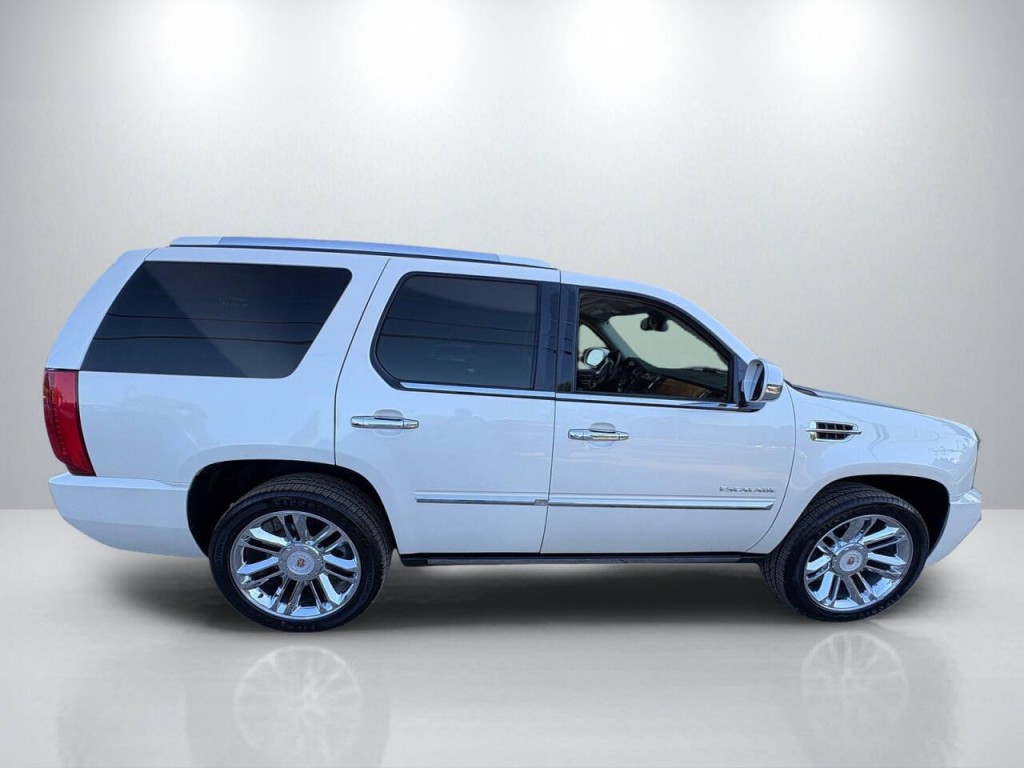 2013 Cadillac Escalade Image 8