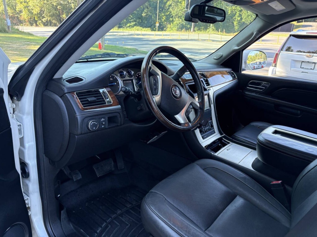 2013 Cadillac Escalade Image 12