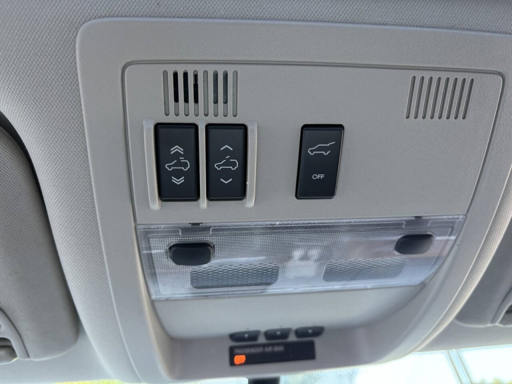 2013 Cadillac Escalade Image 18