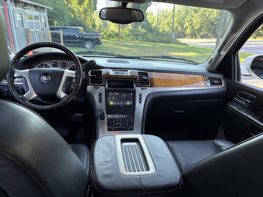 2013 Cadillac Escalade Image 19