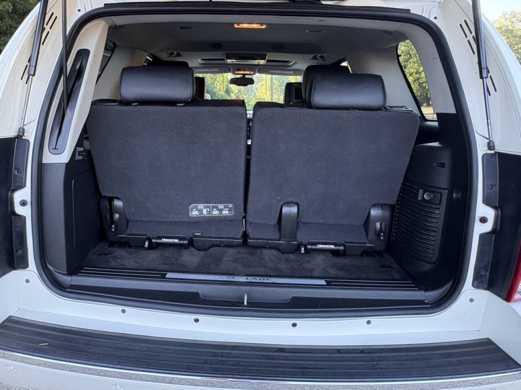 2013 Cadillac Escalade Image 22