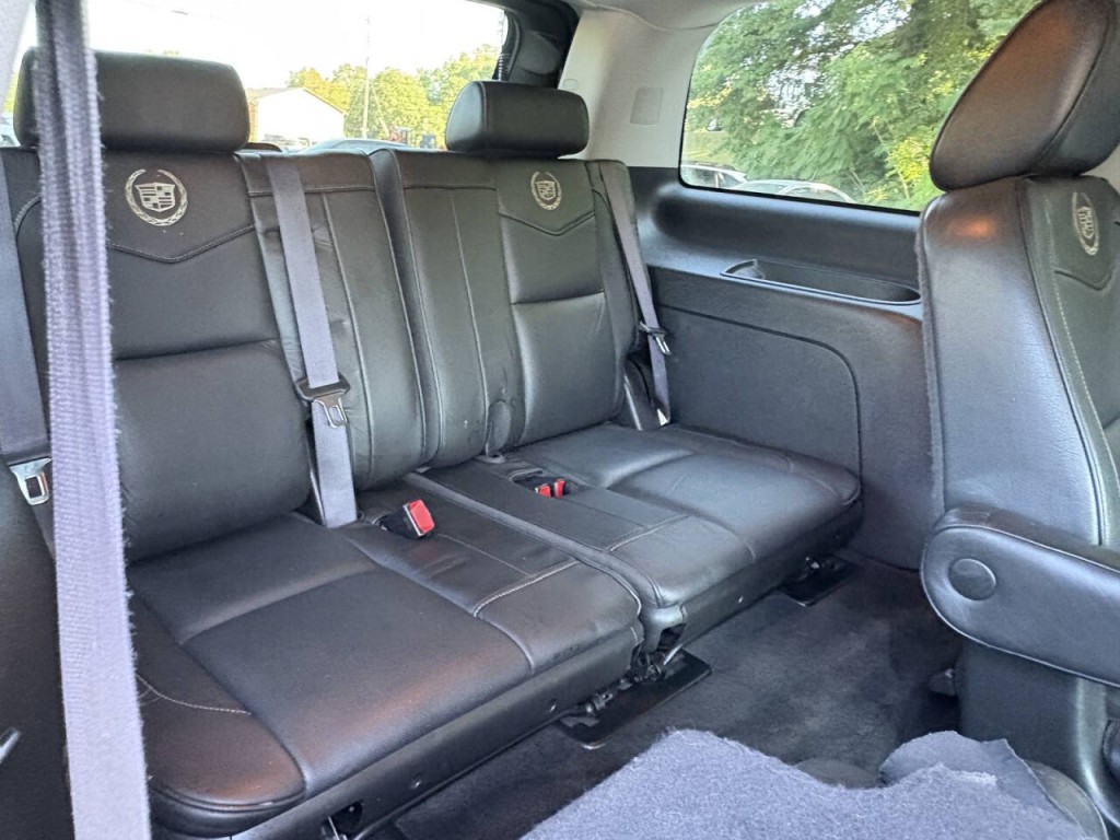 2013 Cadillac Escalade Image 29