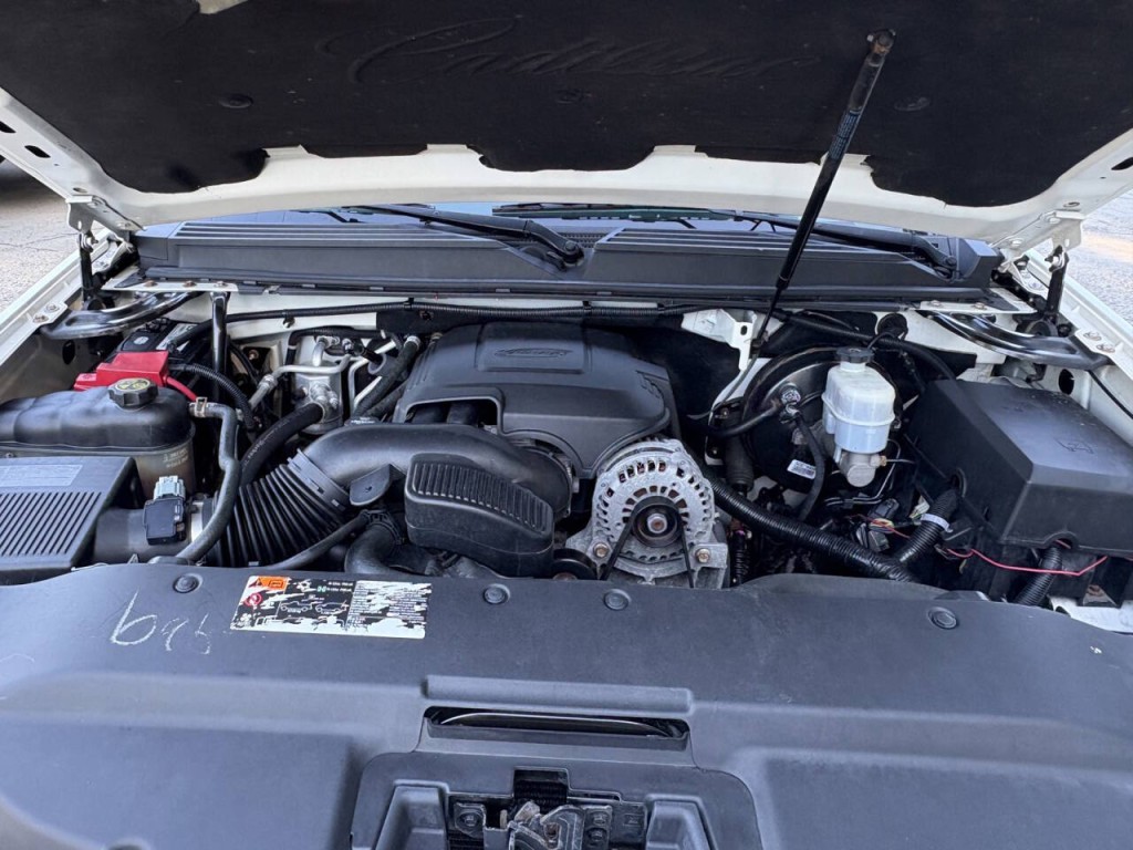 2013 Cadillac Escalade Image 30