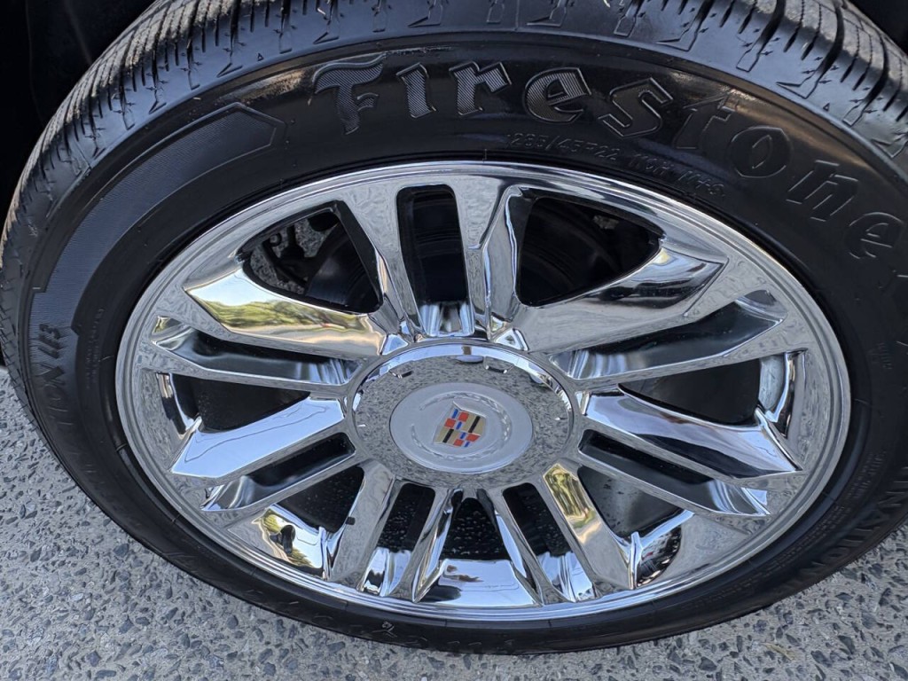 2013 Cadillac Escalade Image 32
