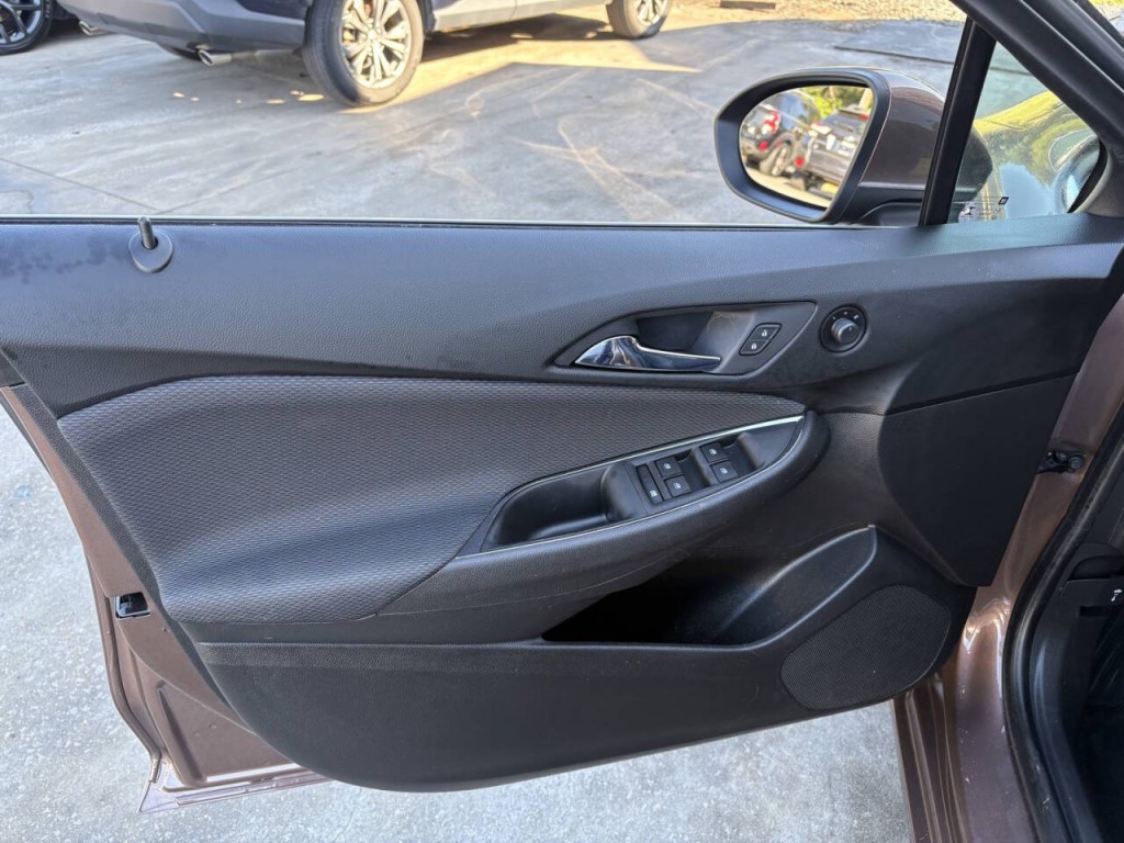 2019 Chevrolet Cruze Image 9
