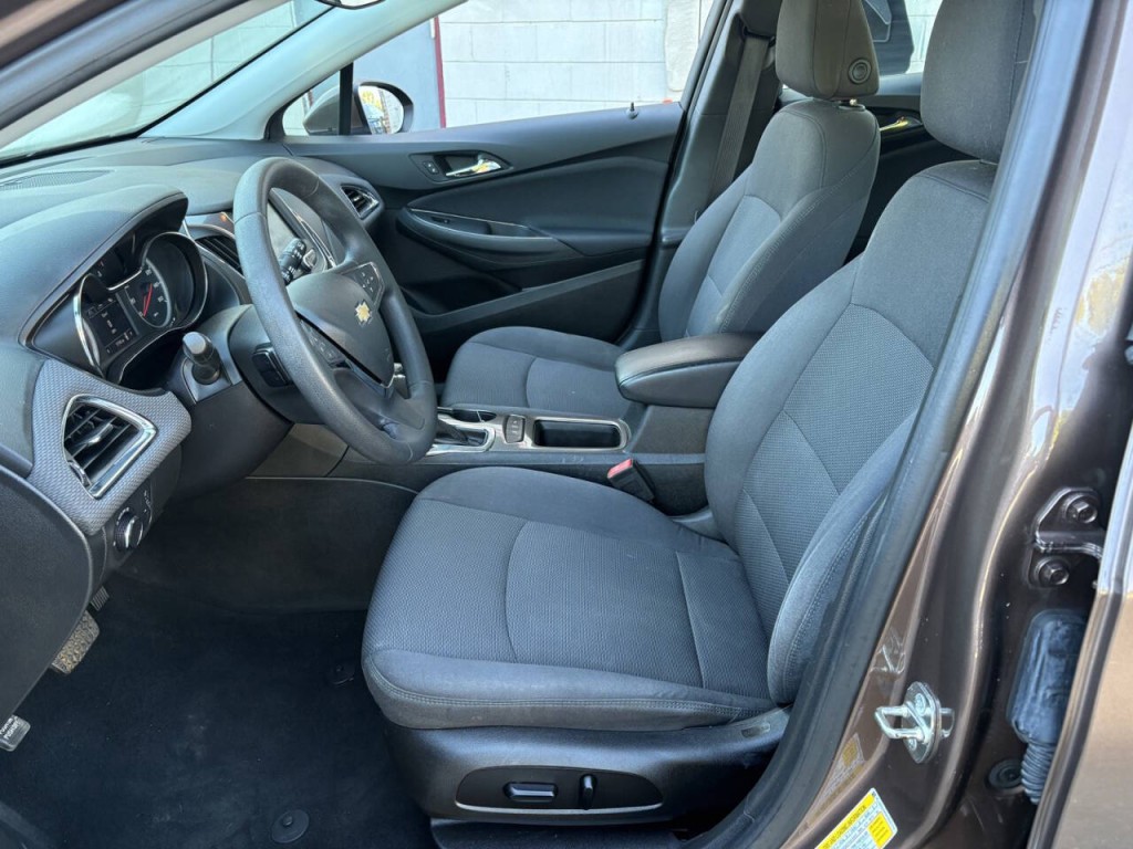 2019 Chevrolet Cruze Image 10