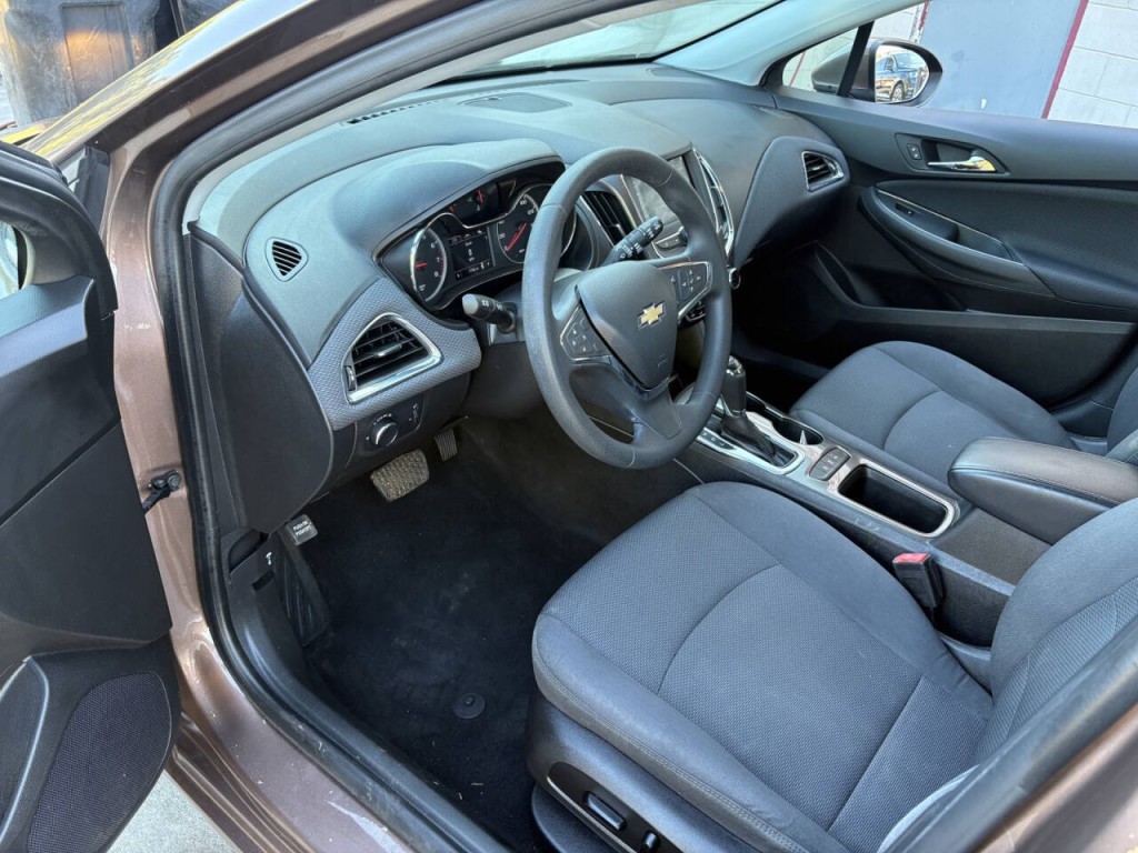 2019 Chevrolet Cruze Image 11