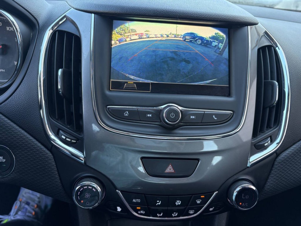 2019 Chevrolet Cruze Image 18