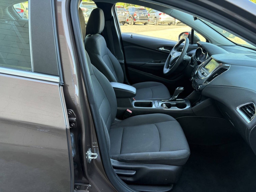 2019 Chevrolet Cruze Image 26