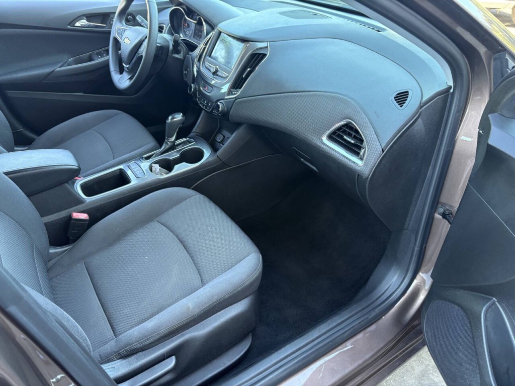2019 Chevrolet Cruze Image 27
