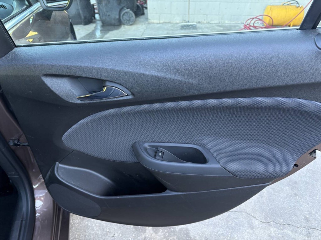 2019 Chevrolet Cruze Image 28